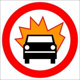 Znak drogowy B-13 zakaz wjazdu pojazdów z materiałami wybuchowymi lub łatwo zapalnymi.