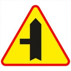 Znak drogowy A-6c Skrzyżowanie z drogą podporządkowaną występującą po lewej stronie.