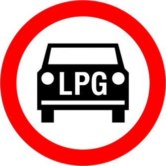 Naklejka B-3b Zakaz wjazdu pojazdów silnikowych napędzanych LPG